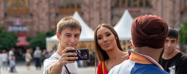 Назени Ованнисян на Часе селфи в День независимости Армении (21 сентября 2018). Еревaн - Sputnik Արմենիա