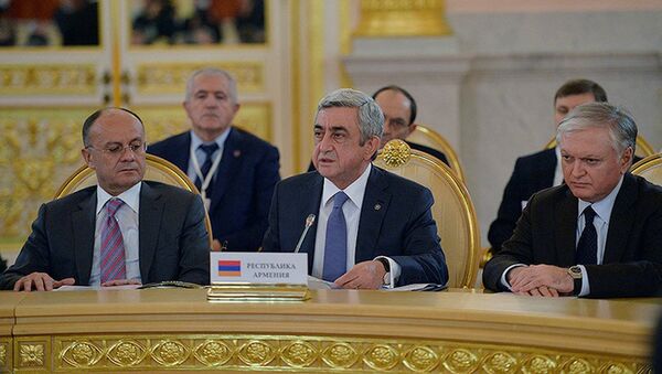 Министр обороны РА Сейран Оганян, президент Армении Серж Саргсян и Министр иностранных дел РА Эдвард Налбандян - Sputnik Армения