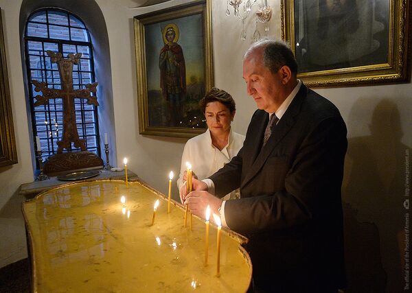 Девочка с удивительным именем и генами: кого Нунэ Саркисян взяла в соавторы новой книги? - Sputnik Армения