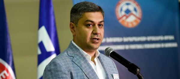 Глава Службы нацбезопасности Армении Артур Ванецян на внеочередном собрании Федерации футбола Армении (ФФА) - Sputnik Армения