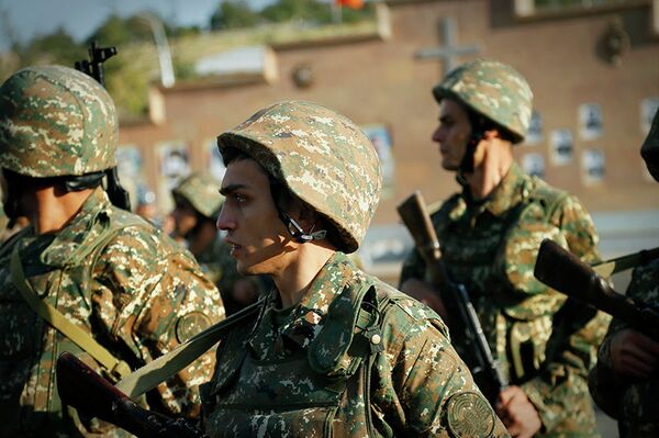  Смена сил полиции для выхода на боевые позиции - Sputnik Արմենիա