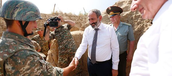 Премьер-министр Армении Никол Пашинян посетил воинскую часть (16 июня 2018). Карабах - Sputnik Армения