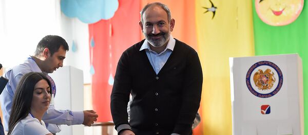 Премьер-министр Никол Пашинян на выборах совета старейшин Еревана (23 сентября 2018). Еревaн - Sputnik Армения