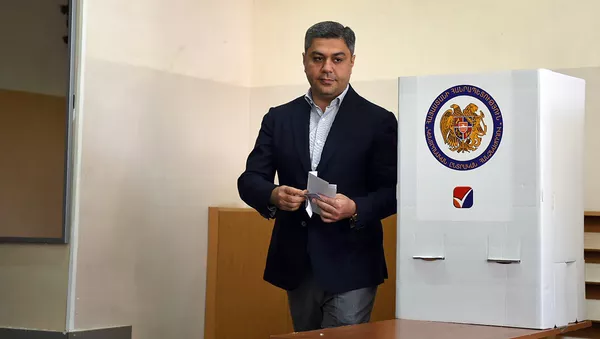 Глава СНБ Артур Ванецян на выборах совета старейшин Еревана (23 сентября 2018). Еревaн - Sputnik Армения