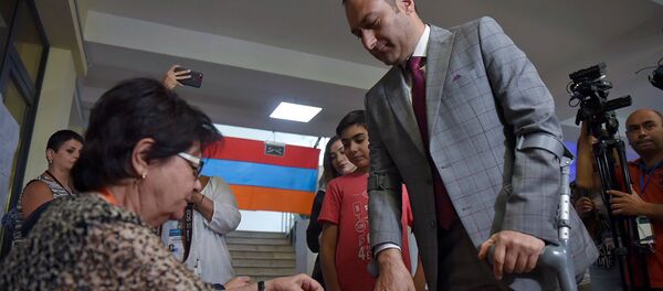 Артак Зейналян на выборах совета старейшин Еревана (23 сентября 2018). Еревaн - Sputnik Армения