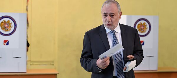 Арарат Зурабян на выборах совета старейшин Еревана (23 сентября 2018). Еревaн Арарат Зурабян на выборах совета старейшин Еревана (23 сентября 2018). Еревaн - Sputnik Армения