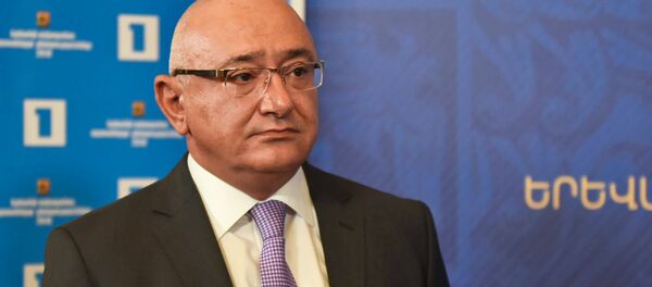 Председатель ЦИК Армении Тигран Мукучян в день выборов совета старейшин Еревана (23 сентября 2018). Еревaн Председатель ЦИК Армении Тигран Мукучян в день выборов совета старейшин Еревана (23 сентября 2018). Еревaн - Sputnik Армения