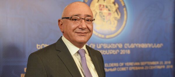 Председатель ЦИК Армении Тигран Мукучян в день выборов совета старейшин Еревана (23 сентября 2018). Еревaн Председатель ЦИК Армении Тигран Мукучян в день выборов совета старейшин Еревана (23 сентября 2018). Еревaн - Sputnik Արմենիա