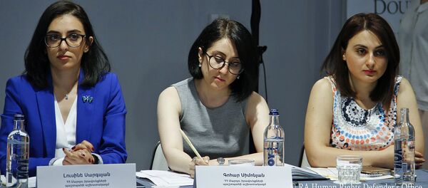 Сотрудницы аппарата защитника прав человека в Армении Сотрудницы аппарата защитника прав человека в Армении - Sputnik Արմենիա