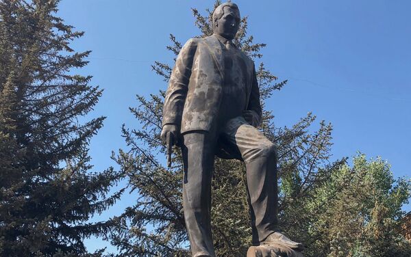 Памятник Согомону Тейлеряну в Маралике - Sputnik Армения