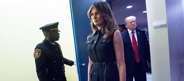 Президент и первая леди США Дональд и Мелания Трамп покидают зал Генеральной Ассамблеи ООН после того, как президент выступил на ежегодных общих прениях (25 сентября 2018). Нью-Йорк Президент и первая леди США Дональд и Мелания Трамп покидают зал Генеральной Ассамблеи ООН после того, как президент выступил на ежегодных общих прениях (25 сентября 2018). Нью-Йорк - Sputnik Արմենիա