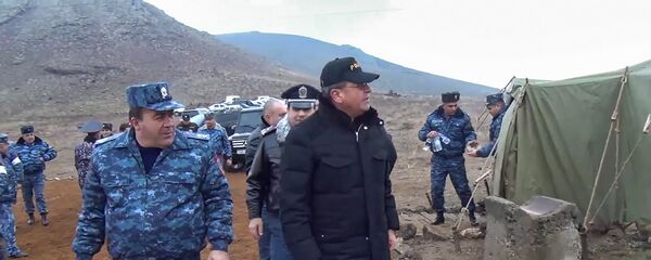 Начальник полиции Владимир Гаспарян и командующий войсками полиции, замначальника полиции Левон Ераносян на учениях полиции (24 ноября 2014). Мецамор - Sputnik Արմենիա