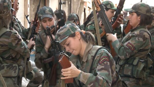 СПУТНИК_Сирийский женский батальон: как девушек-добровольцев учат воевать с ИГ - Sputnik Армения