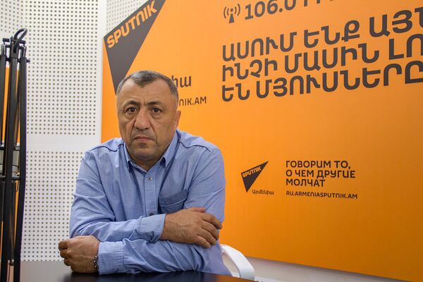 Армянские борцы ведут себя с турками и азербайджанцами иначе: тренер о нерукопожатности Армянские борцы ведут себя с турками и азербайджанцами иначе: тренер о нерукопожатности - Sputnik Армения