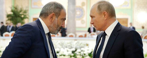 Премьер-министр Армении Никол Пашинян и президент России Владимир Путин после заседания Совета глав государств-участников СНГ (28 сентября 2018). Душанбе - Sputnik Армения