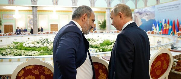 Премьер-министр Армении Никол Пашинян и президент России Владимир Путин после заседания Совета глав государств-участников СНГ (28 сентября 2018). Душанбе - Sputnik Армения
