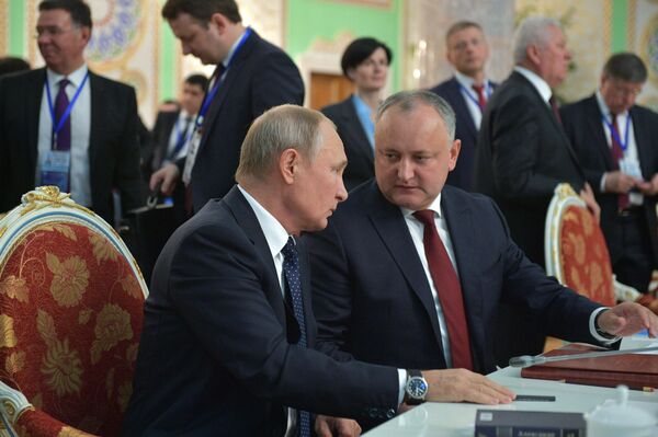 Президенты России и Молдавии Владимир Путин и Игорь Додон на заседании Совета глав государств-участников СНГ (28 сентября 2018). Душанбе - Sputnik Армения