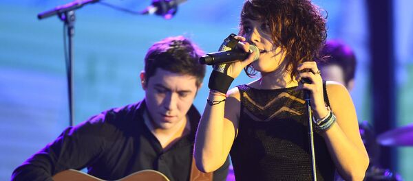 Французская певица и автор песен Isabelle Geffroy aka Zaz выступает на сцене (12 февраля 2016). Париж Французская певица и автор песен Isabelle Geffroy aka Zaz выступает на сцене (12 февраля 2016). Париж - Sputnik Армения