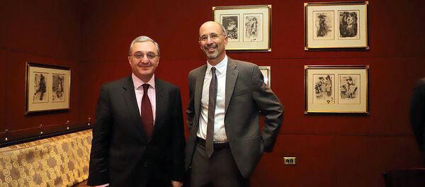 Министр иностранных дел Армении Зограб Мнацаканян встретился с главой Международной кризисной группы Робертом Малли (27 сентября 2018). Нью-Йорк Министр иностранных дел Армении Зограб Мнацаканян встретился с главой Международной кризисной группы Робертом Малли (27 сентября 2018). Нью-Йорк - Sputnik Արմենիա