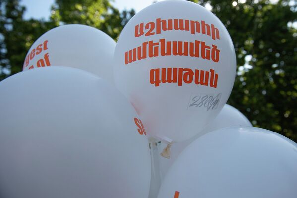 Отмечать праздник вкуса собрались на Лебедином озере в сердце Еревана - Sputnik Армения