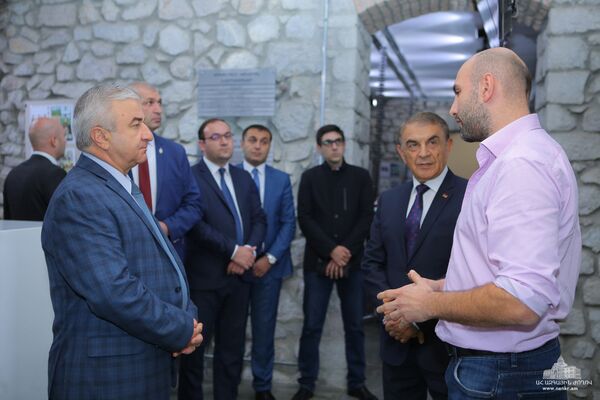 Спикер парламента Армении Ара Баблоян посетил степанакертский филиал центра креативных технологий Тумо в рамках рабочего визита в Карабах (28 сентября 2018). Степанакерт - Sputnik Արմենիա