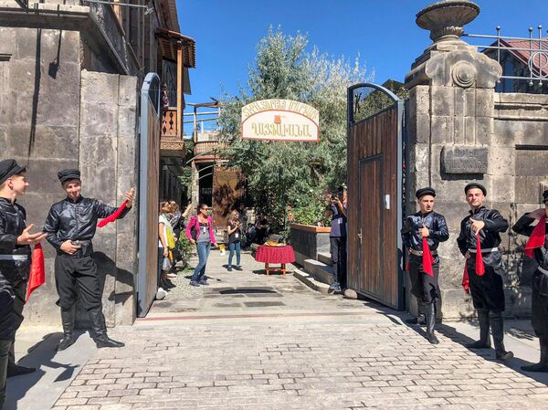 Эффект Пашиняна: все ли гюмрийцы остались довольны внезапным визитом премьера - Sputnik Армения