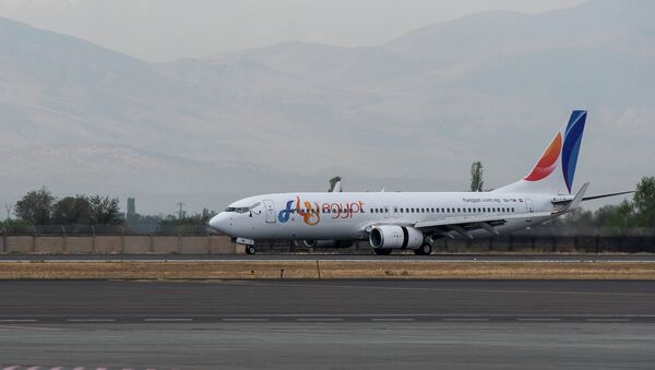 Самолет Boeing 737-800 авиакомпании Fly Egypt в международном аэропорту Звартноц - Sputnik Армения