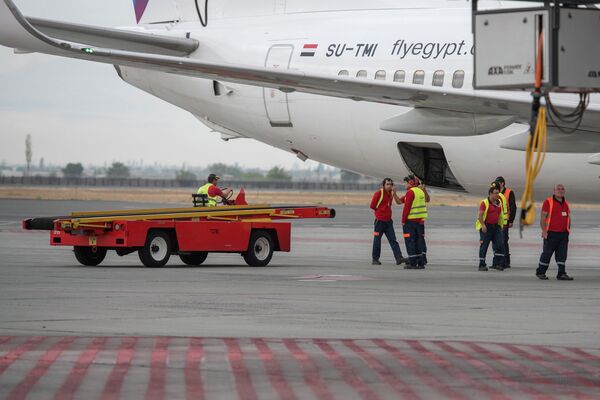 Рецепт идеального Нового года: желанный праздник гонит армян из домов? Рецепт идеального Нового года: желанный праздник гонит армян из домов? - Sputnik Армения