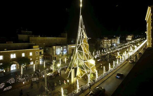 Новогодняя елка в ливанском Библос, расположенного к северу от Бейрута - Sputnik Армения