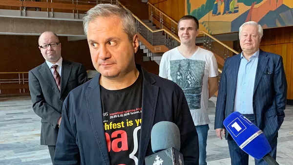 Президент Международного фестиваля HIGH FEST Артур Гукасян во время брифинга спектакля Хиты Бродвея в театре Сундукяна (1 октября 2018). Еревaн - Sputnik Армения