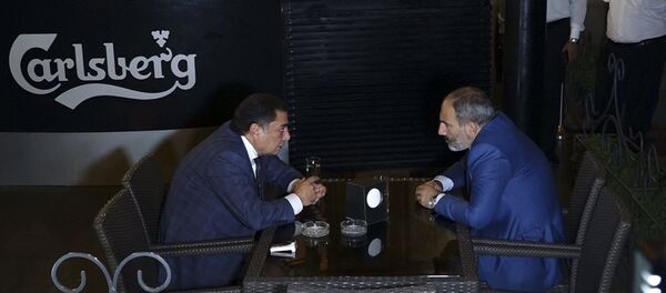 Премьер-министр Армении Никол Пашинян встретился с главой парламентской фракции РПА Ваграмом Багдасаряном Премьер-министр Армении Никол Пашинян встретился с главой парламентской фракции РПА Ваграмом Багдасаряном - Sputnik Армения