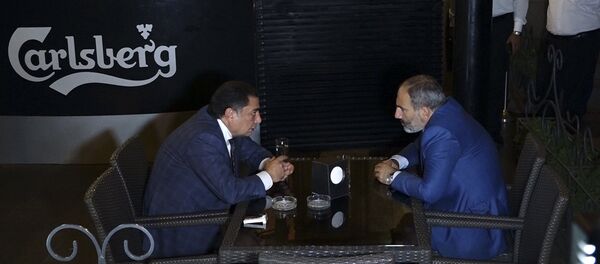 ՀՀ վարչապետ Նիկոլ Փաշինյանը հանդիպել է Ազգային ժողովի ՀՀԿ խմբակցության ղեկավար Վահրամ Բաղդասարյանի հետ - Sputnik Արմենիա