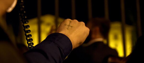 Граждане на проспекте Баграмяна, перед зданием Парламента Армении (2 октября 2018). Еревaн - Sputnik Армения