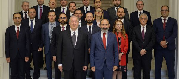 Правительство Армении после принесения клятвы в резиденции президента Армении (21 мая 2018). Еревaн - Sputnik Армения