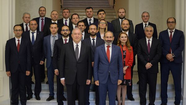 Правительство Армении после принесения клятвы в резиденции президента Армении (21 мая 2018). Еревaн - Sputnik Արմենիա