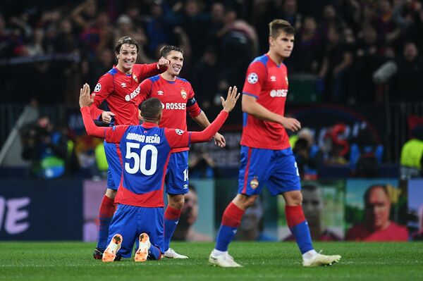 Игроки ПФК ЦСКА Марио Фернандес, Родриго Бекао и Кирилл Набабкин (слева направо)  - Sputnik Армения