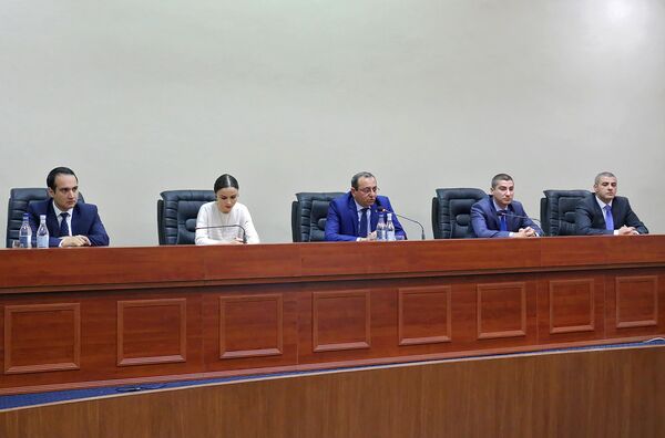 Министр экономического развития и инвестиций Армении Арцвик Минасян на встрече с сотрудниками министерства (э октября 2018). Еревaн - Sputnik Արմենիա