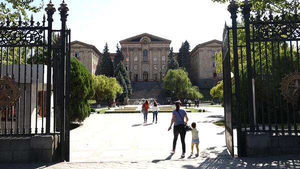 Հայաստանի խորհրդարանը բացել է դարպասները քաղաքացիների առաջ - Sputnik Արմենիա