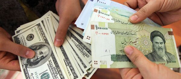Доллары США и иранские риалы - Sputnik Արմենիա