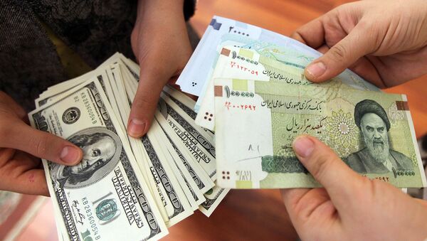 Доллары США и иранские риалы - Sputnik Արմենիա