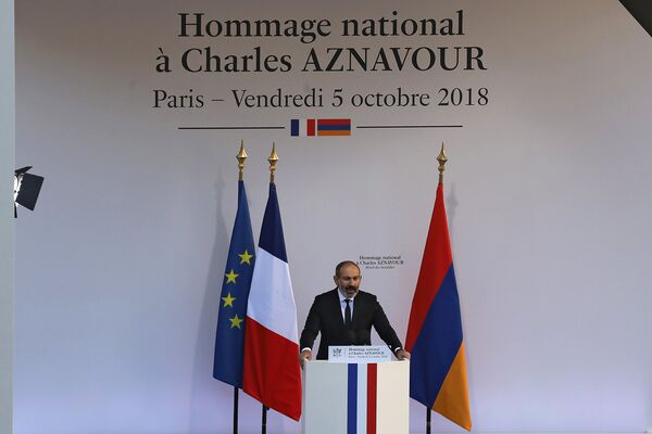 Речь премьер-министра Армении Никола Пашиняна на церемонии прощания с Шарлем Азнавуром (5 октября 2018). Париж - Sputnik Армения