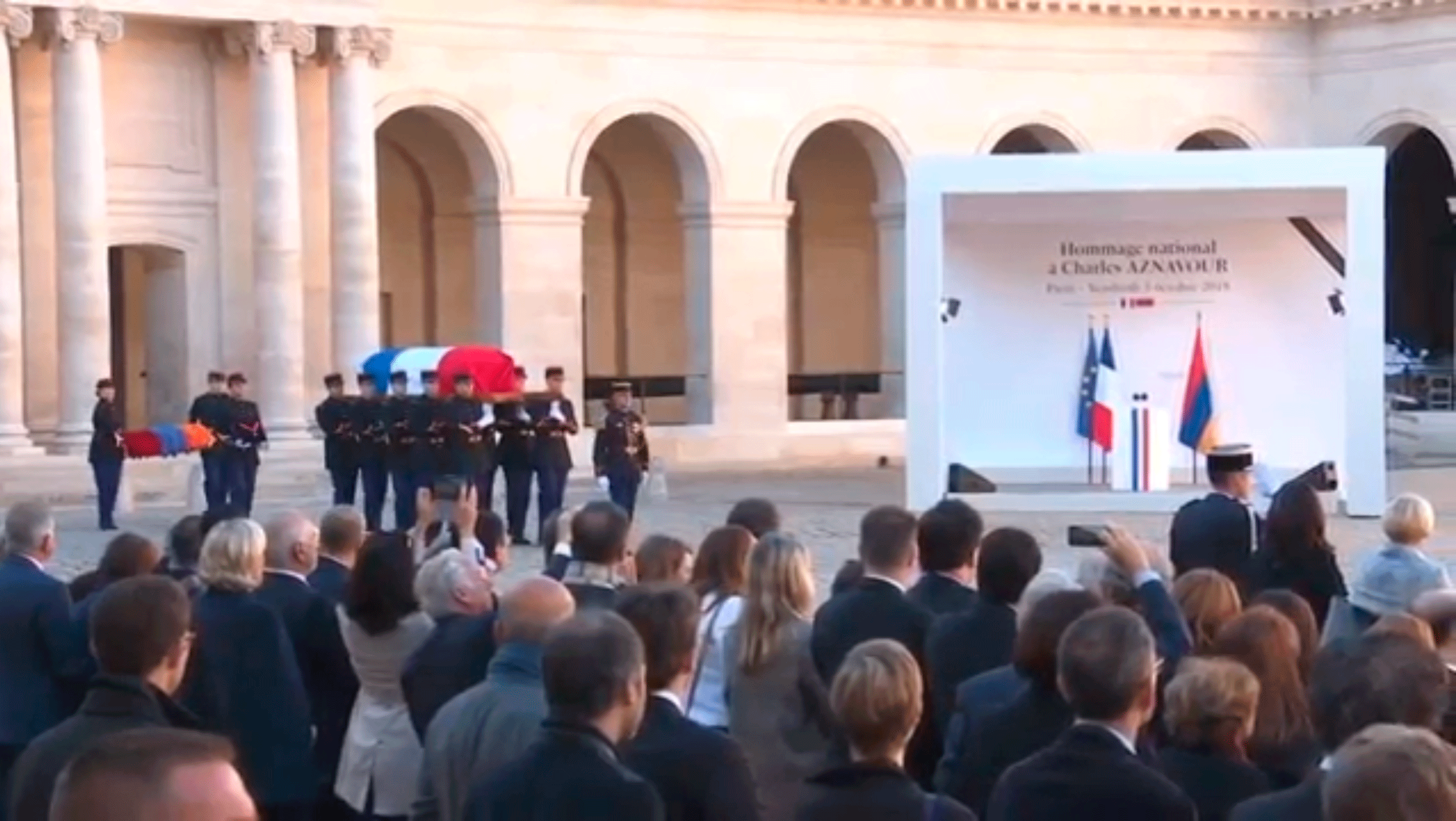 Церемония прощания с Шарлем Азнавуром во Франции - Sputnik Արմենիա