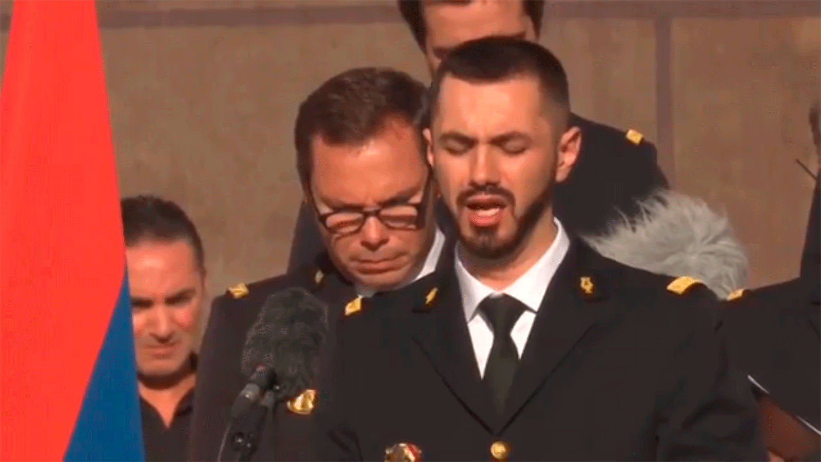 Песня на армянском языке во время церемонии прощания с Шарлем Азнавуром во Франции - Sputnik Армения