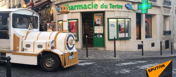 Փարիզի փողոցներում հնչում են Ազնավուրի երգերը Փարիզի փողոցներում հնչում են Ազնավուրի երգերը - Sputnik Արմենիա