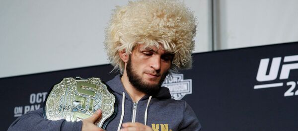 Хабиб Нурмагомедов на пресс-конференции после боя Хабиба Нурмагомедова и Конора Макгрегора, в котором россиянин одержал досрочную победу и защитил титул чемпиона UFC в лёгком весе. - Sputnik Армения