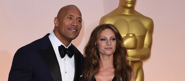 Дуэйн Скала Джонсон с супругой Лорен Хэшьян - Sputnik Արմենիա
