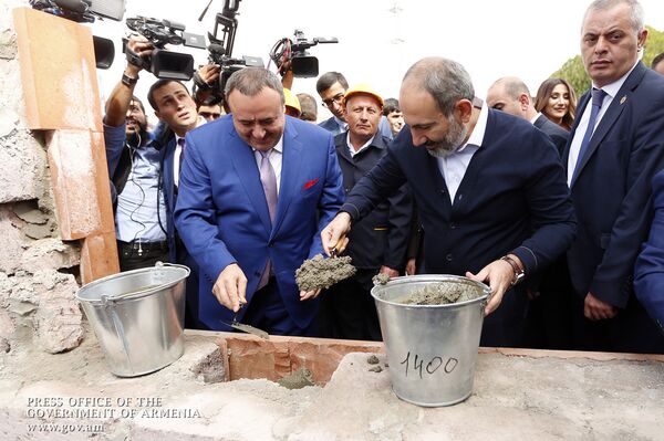 Премьер-министр Никол Пашинян принял участие в мероприятиях, посвященных 10-летию Возрождения Агарака - Sputnik Армения