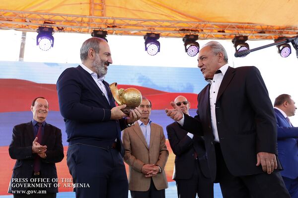 Премьер-министр Никол Пашинян принял участие в мероприятиях, посвященных 10-летию Возрождения Агарака - Sputnik Армения