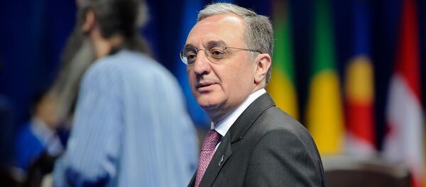 Министр иностранных дел Армении Зограб Мнацаканян перед началом заседания Франкофонии (8 октября 2018). Еревaн - Sputnik Армения