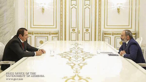 Встреча премьер-министра Никола Пашиняна и председателя партии Процветающая Армения Гагика Царукяна (8 октября 2018). Еревaн - Sputnik Արմենիա